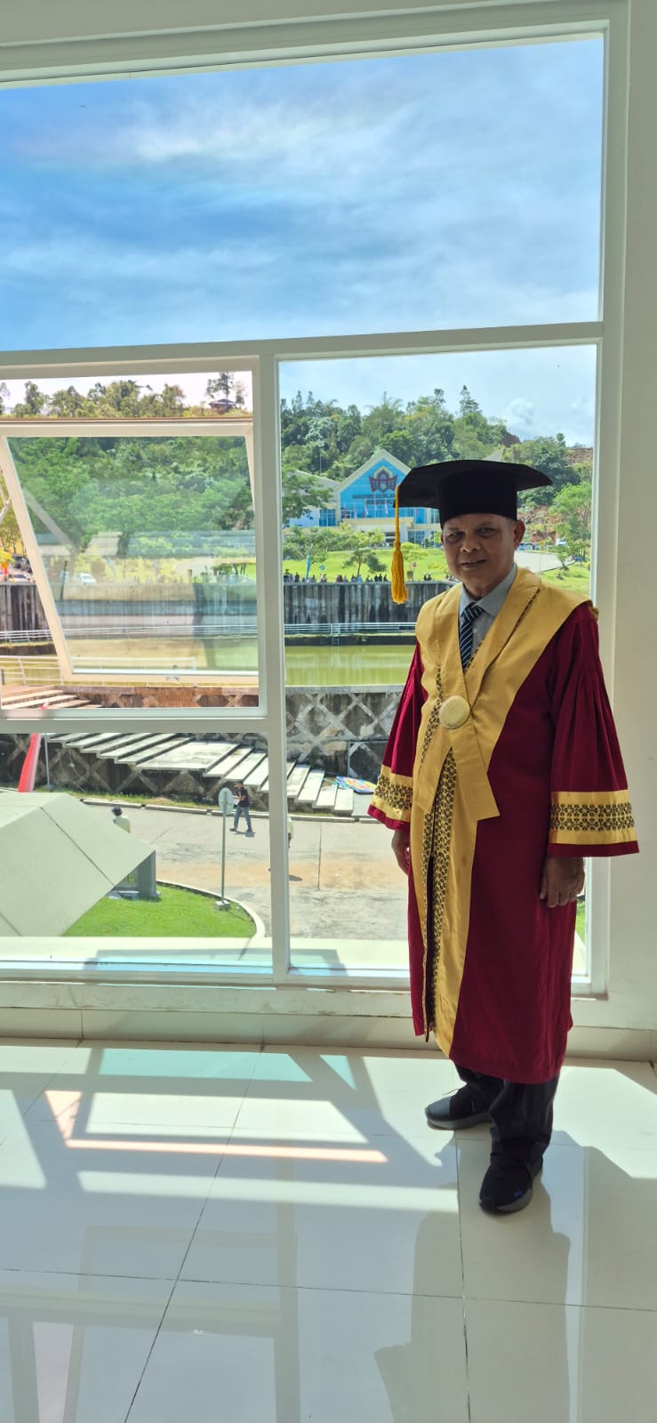 TEMA WISUDA UIN 95: ONTOLOGI MASSIF