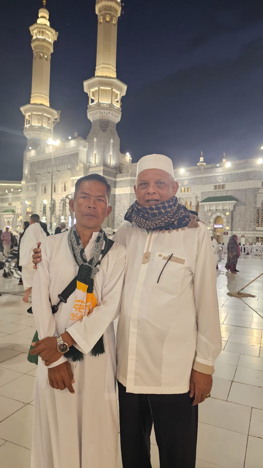 APAPUN KELAS HOTEL, MASJIDNYA SAMA